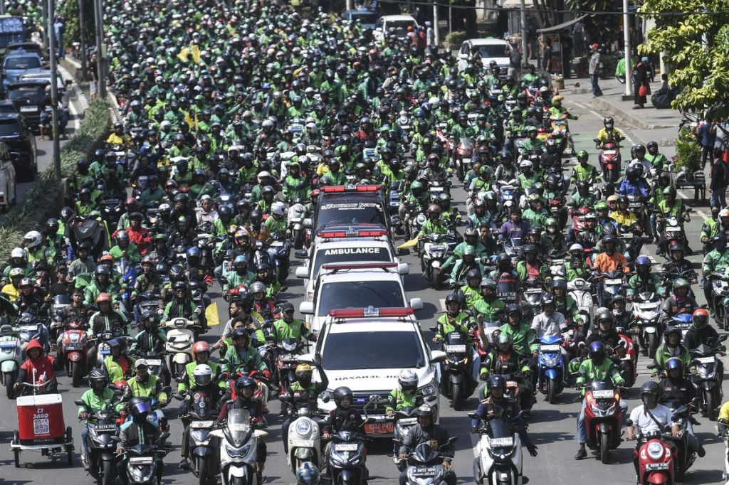 Pasukan Ojol Mengantarkan Affan ke Peristirahatan Terakhir (Source ANTARA FOTO).jpg